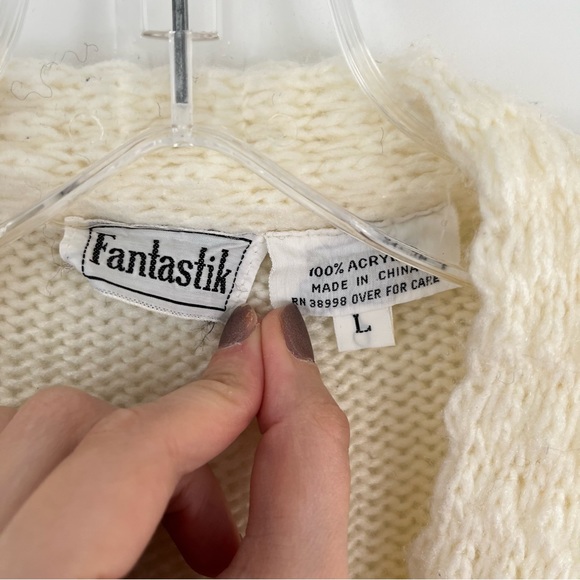 Vintage Fantastik Cream Cable Knit Cardigan with Wooden Buttons - Picture 11 of 15